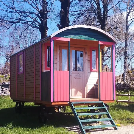 La Roulotte Romantique Des Volcans Saint-Saturnin (Cantal)